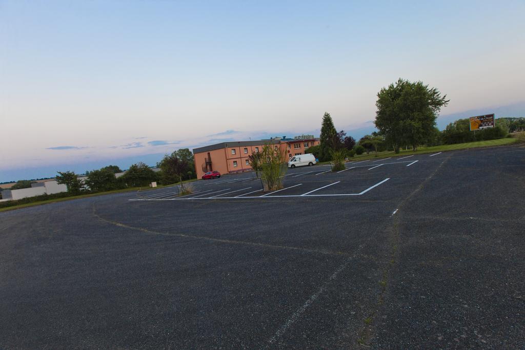 Cit'Hotel Du Circuit Magny-Cours Dış mekan fotoğraf